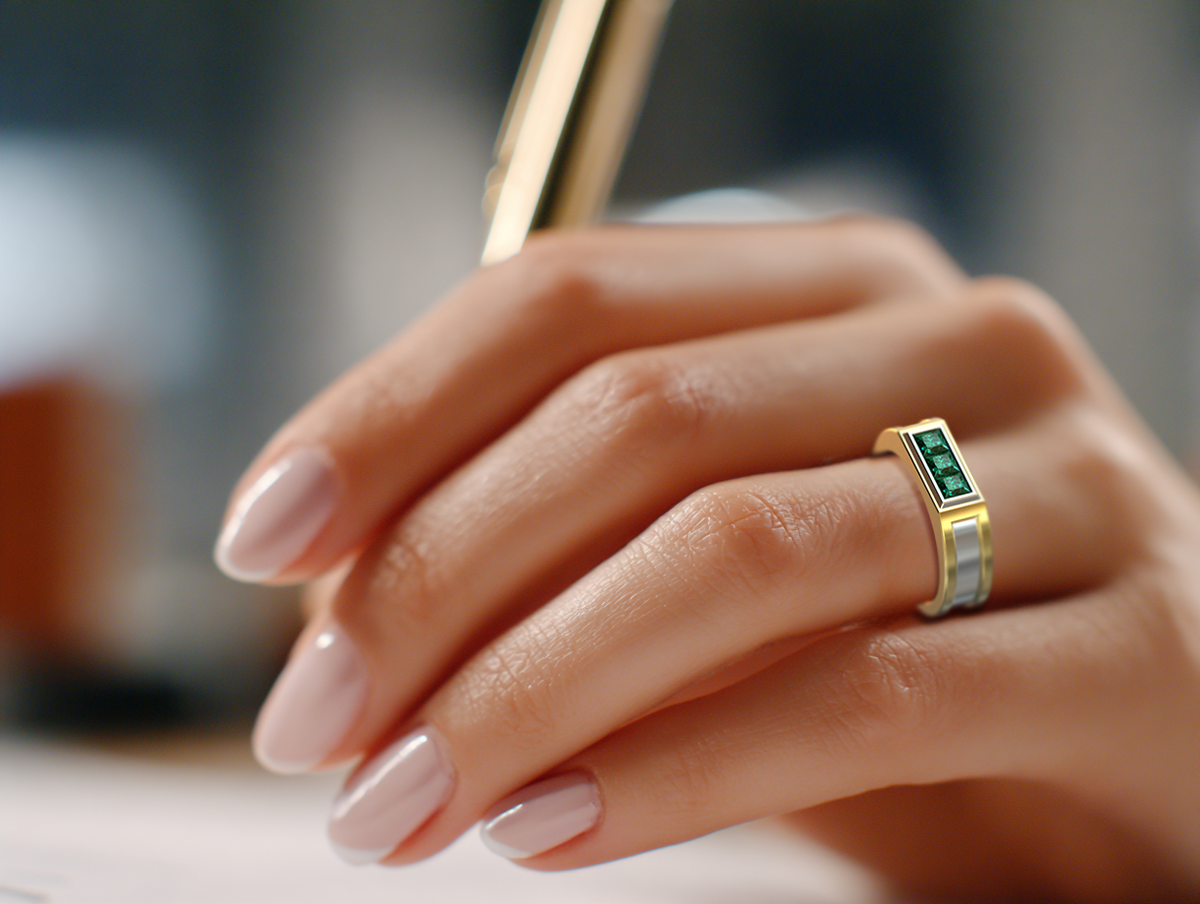 Nefertiti – Three-Stone Emerald Wedding Band