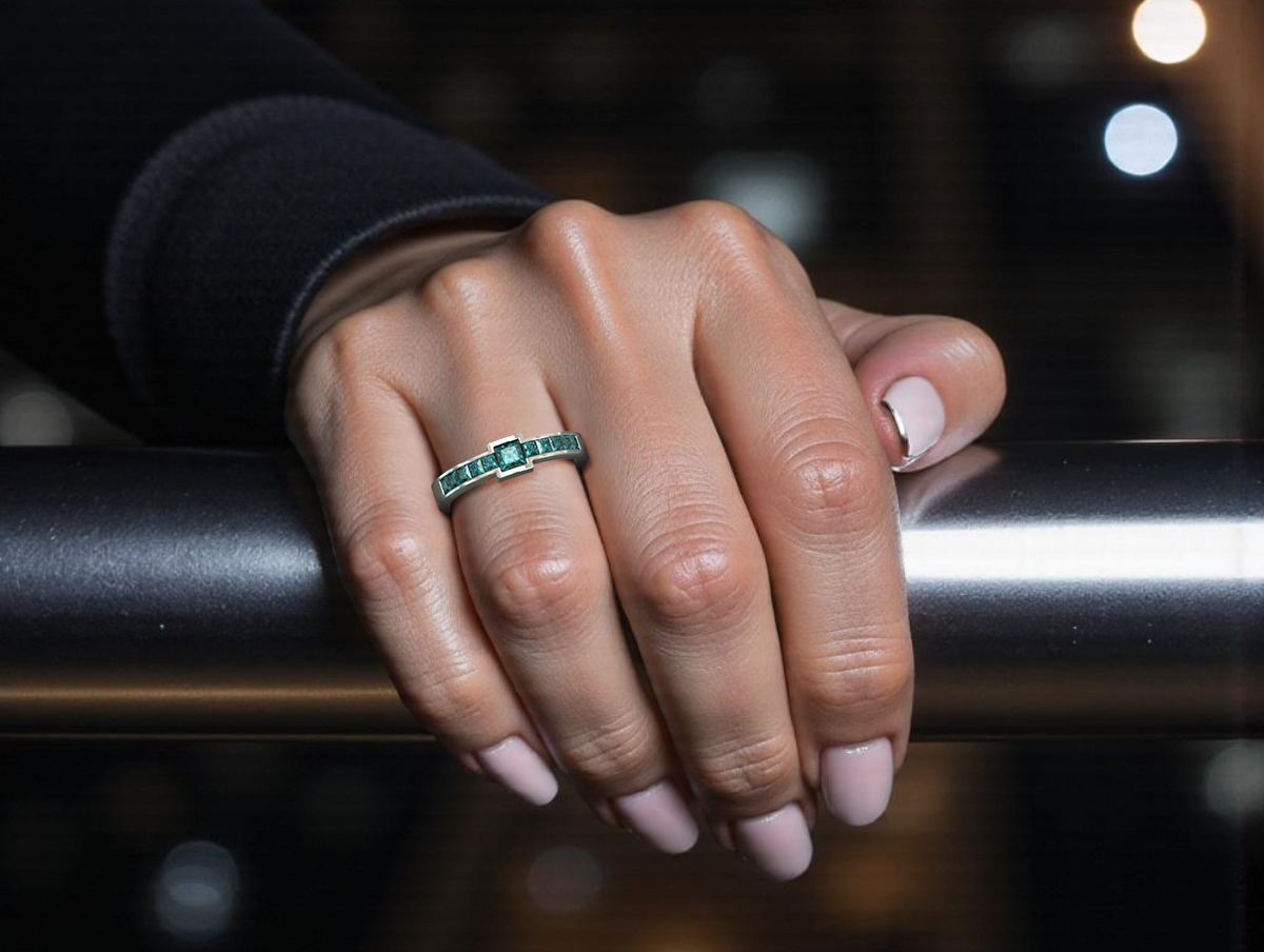 Marie – Blue Diamond Princess-Cut Ring