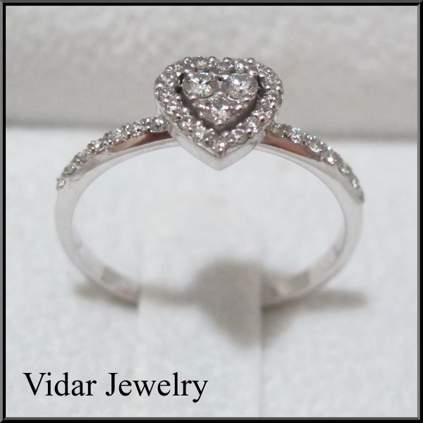 Heart diamond engagment ring
